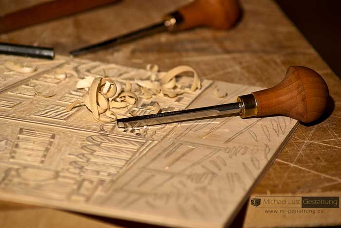 Detailfoto Holzschnitt Schnitzen